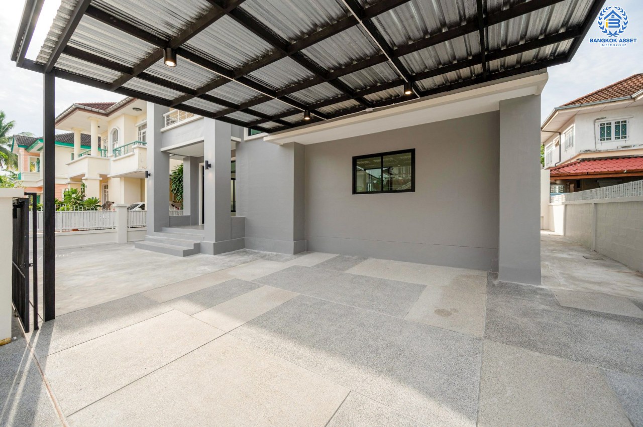 บ้านมือสองตกแต่งใหม่ โครงการ วรารมย์ เพชรเกษม81 แบรนด์ Q.House รองรับทุกความสุขใกล้ส่วนกลาง เนื้อที่ 64.1 ตร.ว. ฟังก์ชัน 4 ห้องนอน 3 ห้องน้ำ 1 ห้องอเนกประสงค์ จอดรถได้ 2 คัน บนทำเลใกล้ The Mall บางแค และเชื่อมต่อ ถนนกาญจนาฯ ถนนบางบอน และถนนพุทธมณฑลสาย4